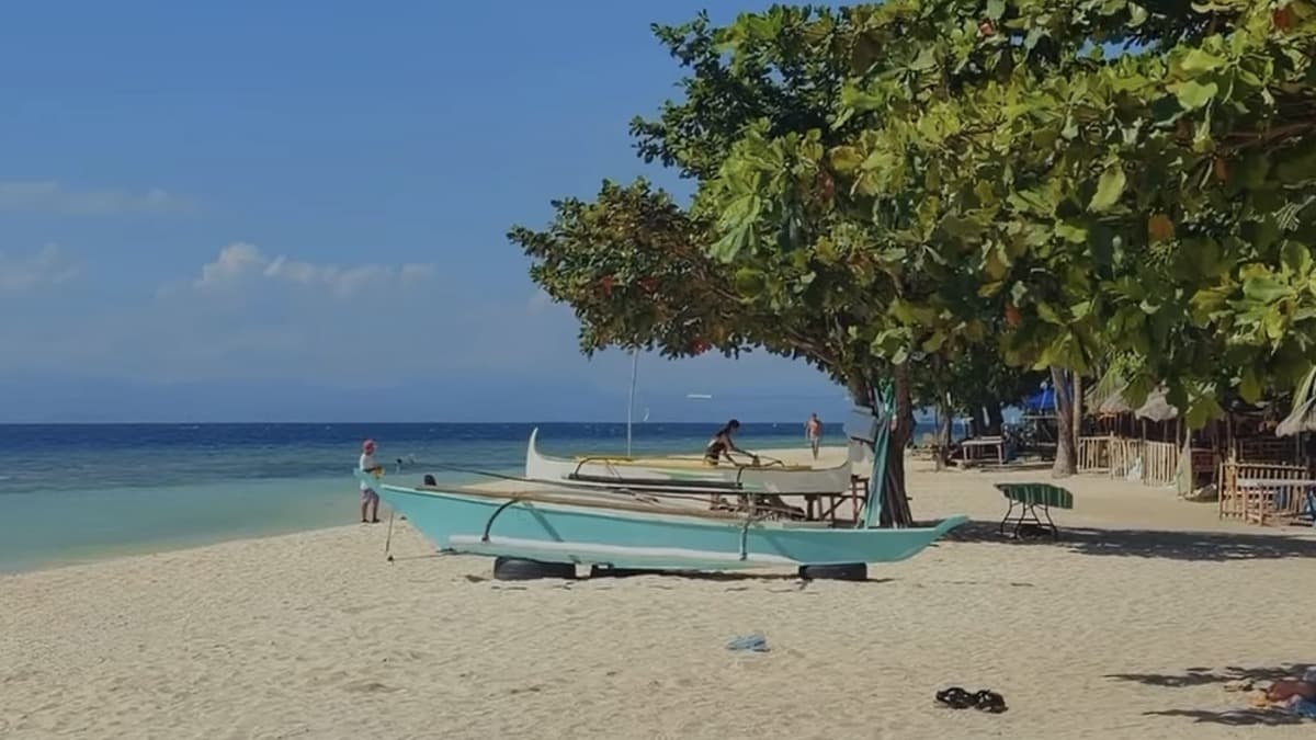 Lambug Beach photo 2