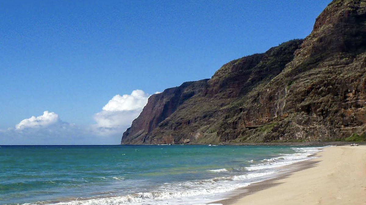Polihale Beach's vast expanse of sand at the foot of the Na Pali cliffs