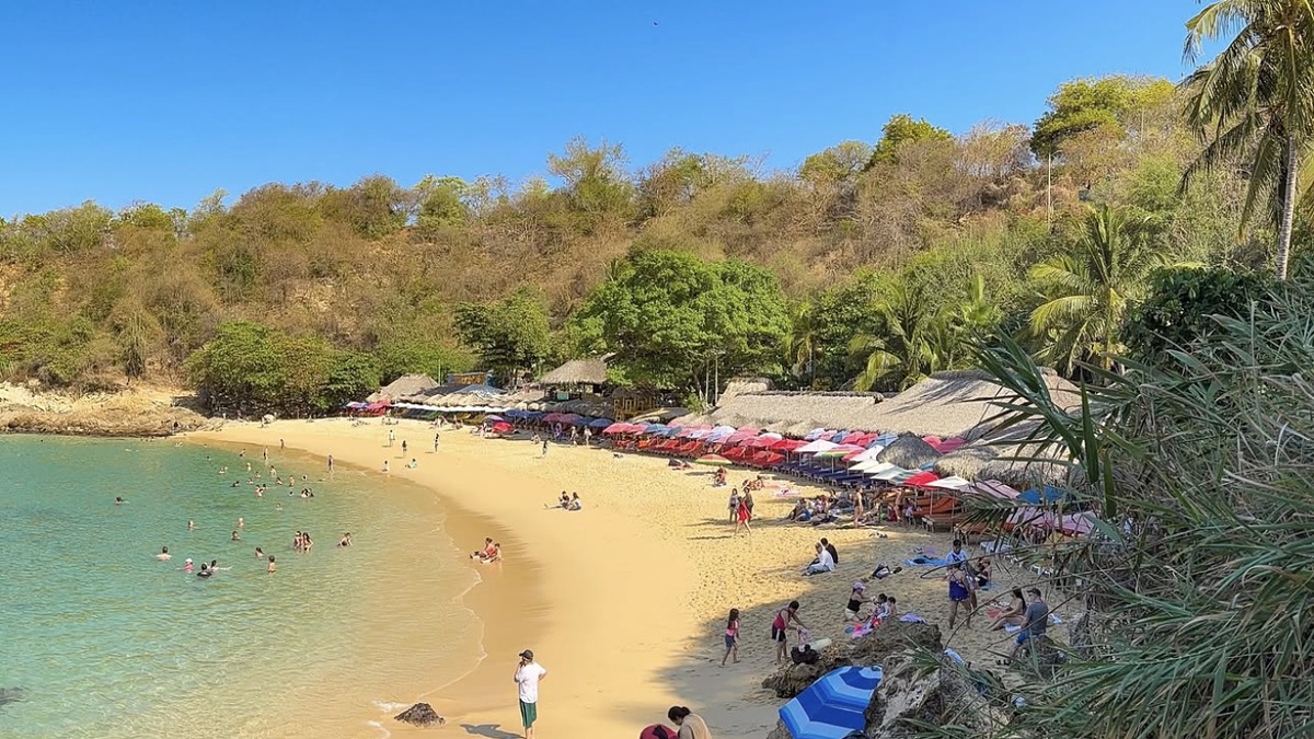 Playa Carrizalillo's protected cove with turquoise water at the bottom of 167 stone steps
