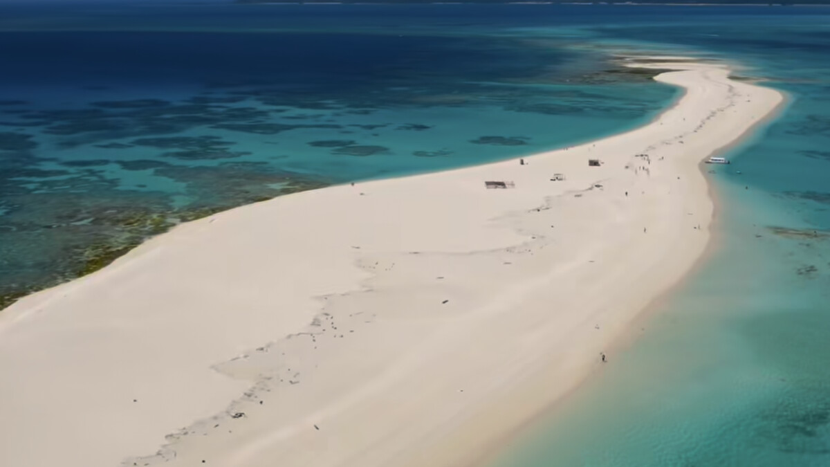 Hateno Hama off Kume Island, an uninhabited sand spit surrounded on all sides by transparent shallow water