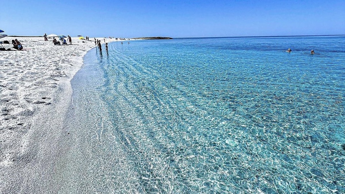 Is Arutas on the Sinis Peninsula, the quartz-grain beach in shades of white, pink and green, west Sardinia