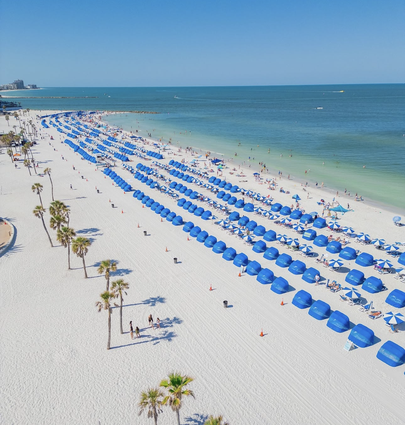 White sand and turquoise calm water at Clearwater Beach on the Gulf side